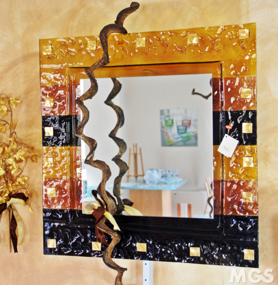 Miroir coloré, Miroir contemporain avec des lignes orange