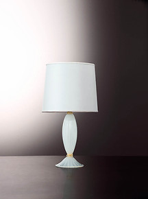 Lampe de table en soie couleur or