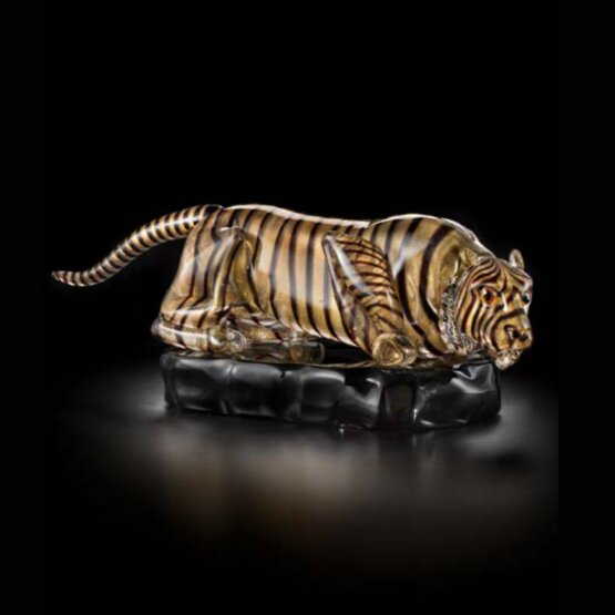 tigre, Tigre en or 24 carats sur fond noir