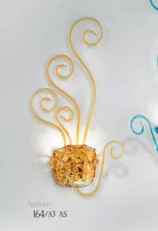 Applique moderne dans de l'ambre