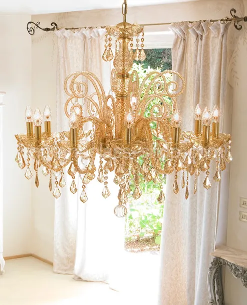 Lustre lumineux Bohême, Bohemian lustre en cristal à douze lumières