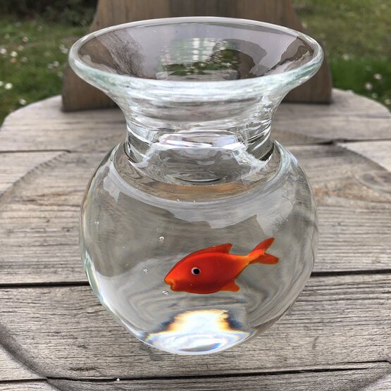 Vase avec des poissons rouges, Vase avec des poissons rouges