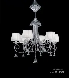 Lustre en cristal avec abat-jour à trois lumières