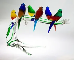 Six perroquets sur une branche