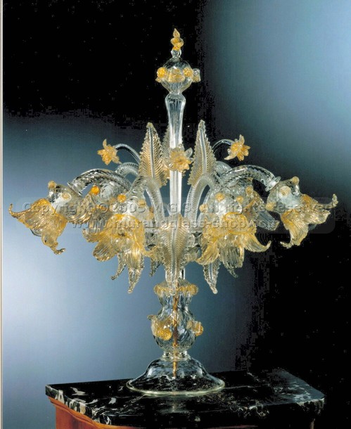 Flambda tableau, Candélabres de cristal table décorée d'or.