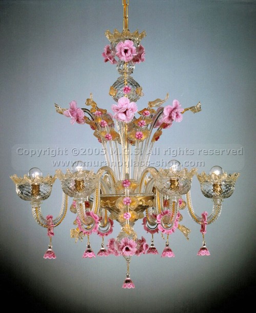 lustres de Murano série 095, Lustre en cristal à décor or et des pâtes a augmenté de six lumières.
