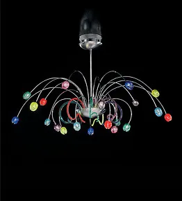 Lustre en métal avec des tasses multicolores