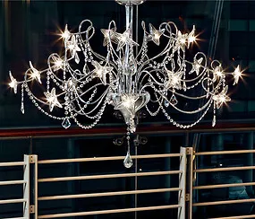 Lustre moderne avec des fleurs, noir