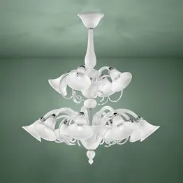 Lustre avec douze lumières de couleur blanc laiteux