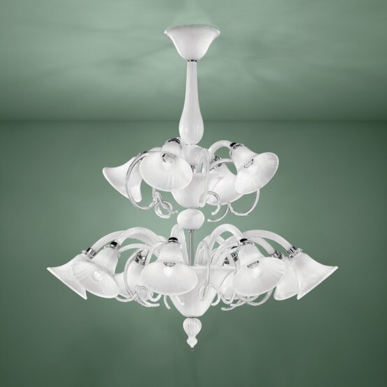 Lustre Venier, Lustre avec douze lumières de couleur blanc laiteux