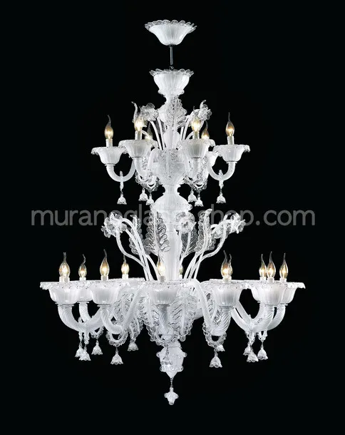 Domus Chandelier, Lustre à dix-huit lumières dans le lait blanc