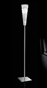 Lampadaire dans le lait blanc