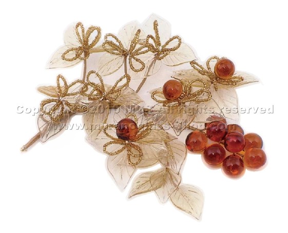 Branche avec feuilles et baies, Branche avec des feuilles et des baies de couleur ambre