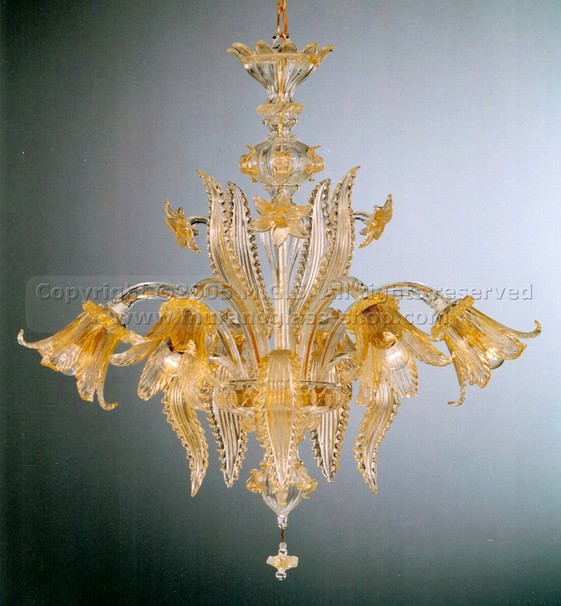Lustres série 400, Lustre en cristal décoré avec or 24 carats avec six lumières.