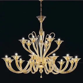 Lustre en cristal à dix-huit lumières
