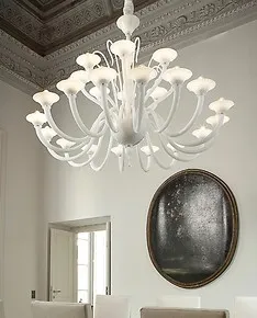 Vingt-quatre lumières Lustre dans le lait blanc