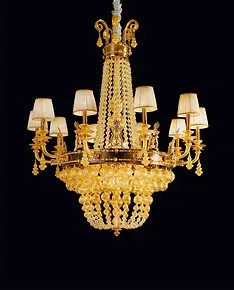 Lustre avec des boules en verre soufflé l'or 24k, finition en métal bleui