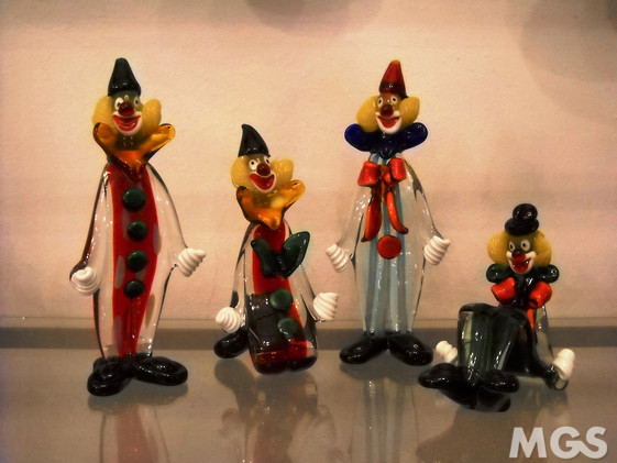 Clown dans divers postes, Clown dans divers postes