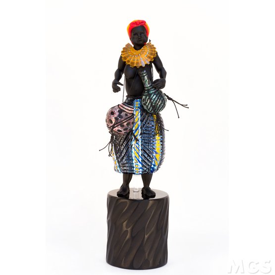 Masai, Femme masaï avec amphores
