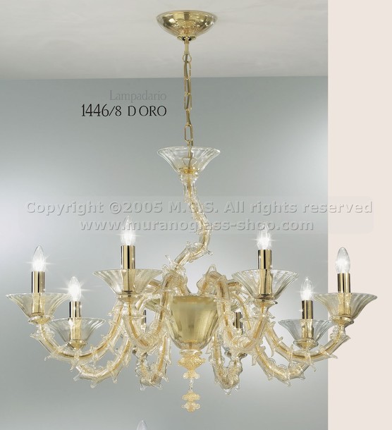 Lustre 1446, Chandelier d'or huit lumières.