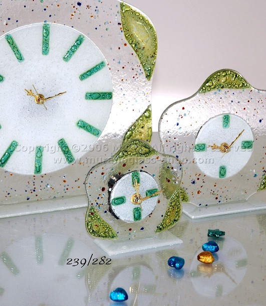 Horloge fleurie, Regarder motif de fleur en verre