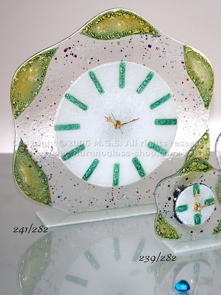 Horloge fleurie, Regarder motif de fleur en verre