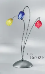 Allumez trois lumières multicolores