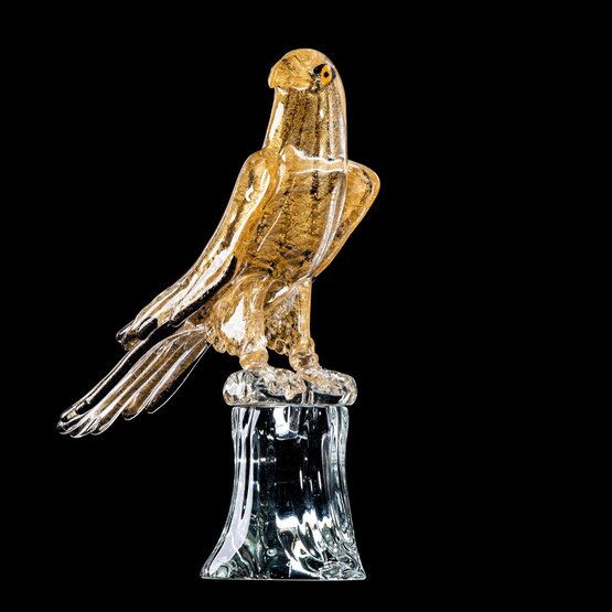 faucon, Tout faucon en or 24 carats sur le tronc