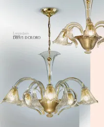 Lustre en cristal à six lumières à décor d'or