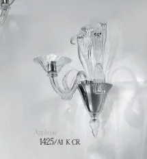 Applique en verre avec une lumière