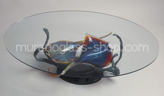Tables avec des sculptures, Tableau des courses calédonien