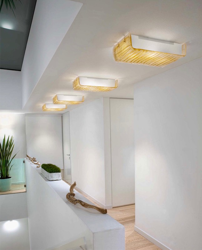 Plafonniers dans une maison de style moderne