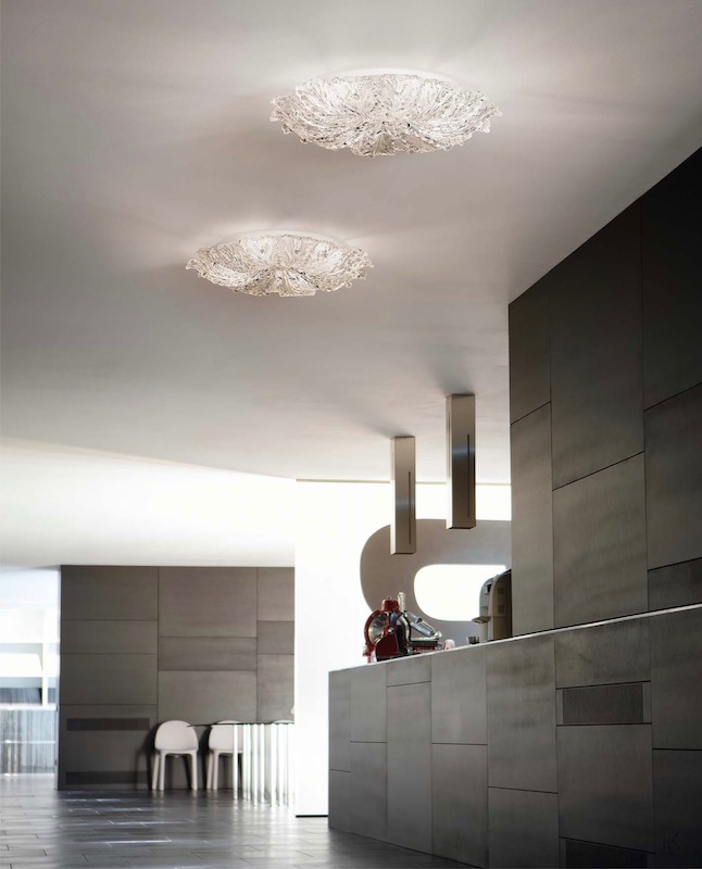 Plafonniers dans une maison de style moderne