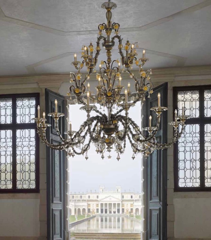  Lustre Rezzonico installé dans la Villa Pisani 